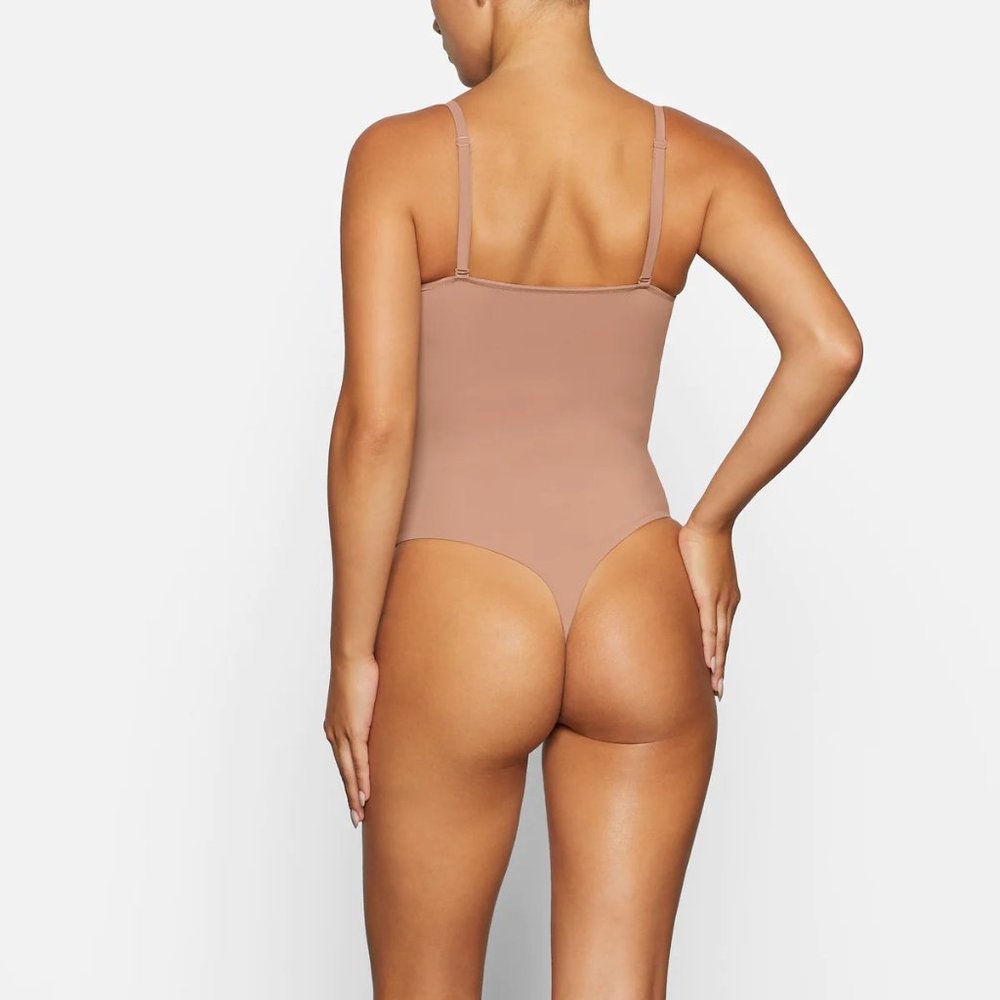 SKIMS Contour Lift Thong Bodysuit - Picture 2 of 6